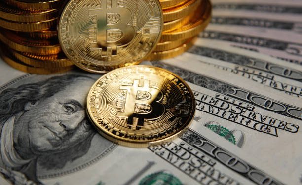 Weaker Dollar Keeps Bitcoin Above $30K As Analysts Target 60% BTC Dominance