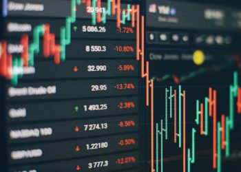 European Shares Dip To Near 1-Month Low Amid Gas Price Surge, Recession Worries