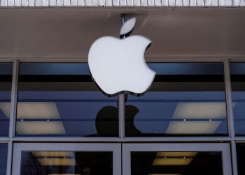 Apple Forecasts Another Plunge In Revenue, Says iPhone Production Issues Over