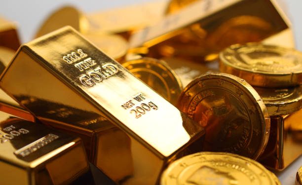 Gold Struggles Near 28-Month Low As Fed Rate Hike Fears Loom