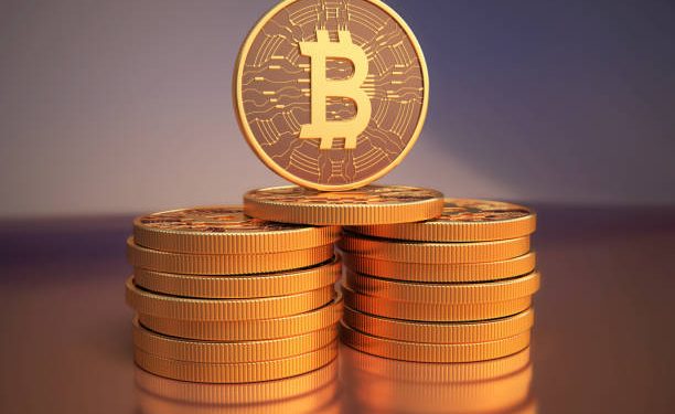 Bitcoin Strives To Break Its Bond With Stocks