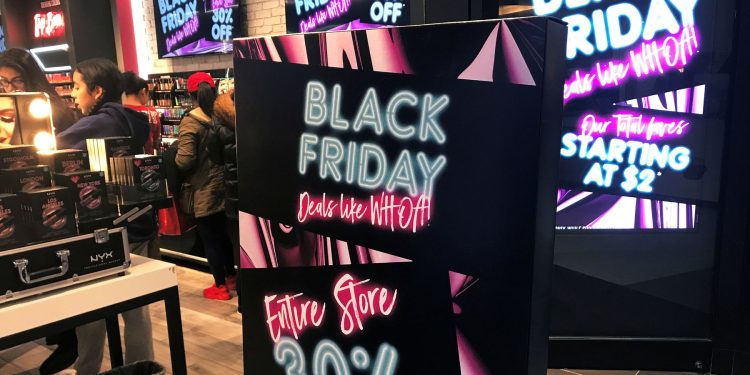 Small Black Friday Crowds Mark U.S. Holiday Shopping Kickoff