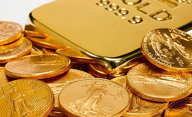 Gold Slides 4th Week After Aimless Movements, Dollar Spikes On Rate Bets