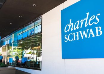 Charles Schwab CEO Insists Firm Has Liquidity, Not Hunting For Capital Or Deals